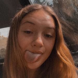 Meet your Posher, Chloe